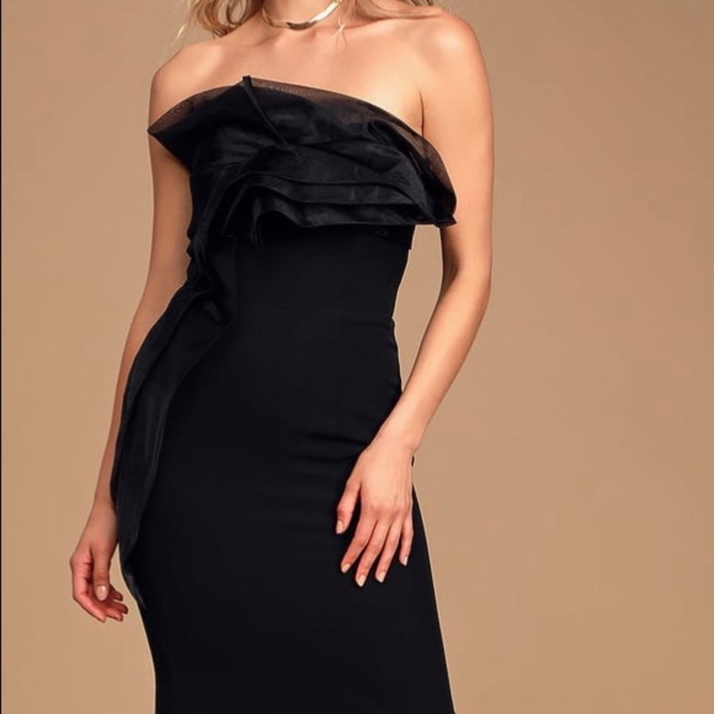 Lulu’s Black Gown